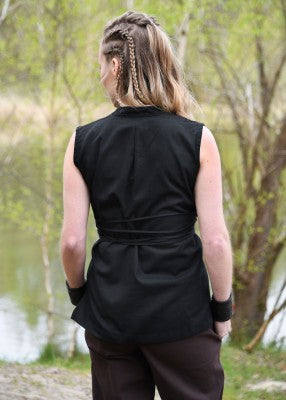Chemisier Levke sans manches en coton noir, porté de dos avec laçage horizontal à la taille pour tenue de GN, LARP ou reconstitution