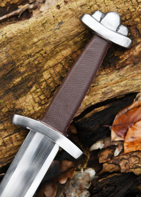 Détail du pommeau trilobé et de la poignée gainée cuir de l’épée viking Wheeler VI SK-C, prise en main compacte, pour GN