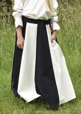 Jupe Lucia pour enfant en coton blanc-noir, portée de face avec coupe longue et ample pour reconstitution, GN ou LARP enfant