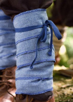 Bandes mollets viking pour enfant en coton bleu-naturel, détail du tissage chevrons et du lien pour reconstitution, GN ou LARP enfant