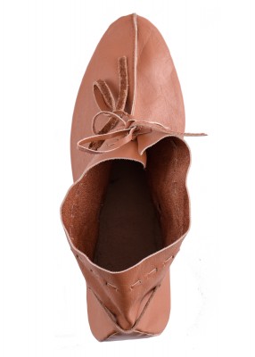 Chaussure viking Haithabu marron vue de dessus, en cuir avec laçage central sur fond uni