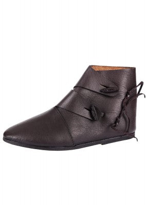 Chaussure haut Moyen Âge Jorvik en cuir brun foncé, vue de profil sur fond uni, avec tige montante et deux boutons latéraux