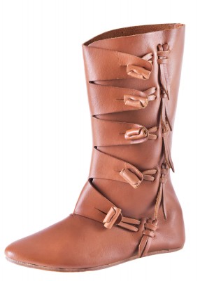 Botte viking marron vue de profil sur fond uni, avec tige haute et fermeture par boutons latéraux en cuir