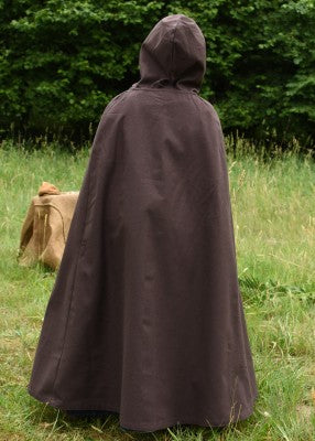 Cape Paul pour enfant en coton brun, portée de dos avec capuche relevée en extérieur pour reconstitution, GN ou LARP enfant