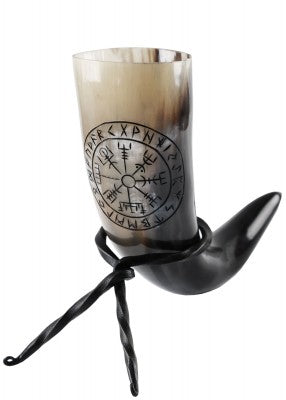 Corne à boire viking avec support Vegvísir – boussole viking, corne beige, trépied noir, vue complète fond blanc, GN et LARP