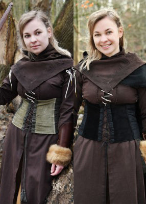 Corsage Anik en velours de coton présenté en noir et vert, avec laçages pour reconstitution, GN ou LARP
