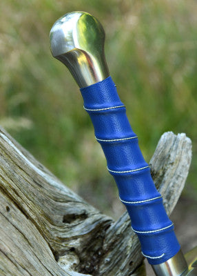 Épée bâtarde à poignée bleue - SK-C, acier gris cuir bleu, gros plan pommeau poignée bleue, combat scénique GN LARP médiéval