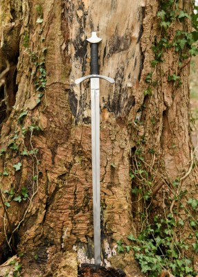 Épée longue franque à quillons arqués vers la lame, acier gris et cuir noir, gros plan poignée cuir, reconstitution GN LARP