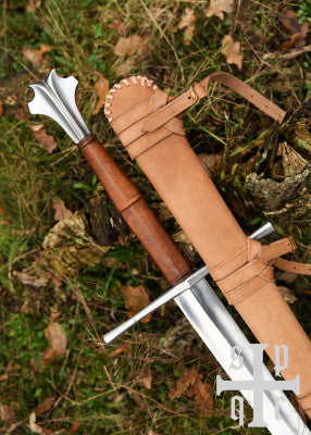 Épée longue, XVᵉ siècle, réplique de musée - SK-B, métal gris et cuir brun, gros plan couture et sangle du fourreau, GN LARP