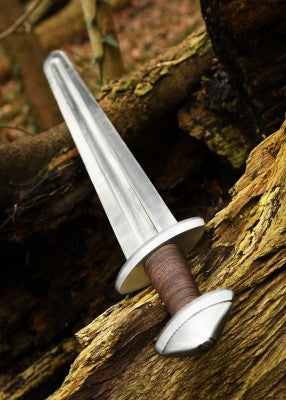 Épée viking de Torshov, Xᵉ siècle – SK-B, acier gris et cuir brun, plan rapproché pommeau et poignée, combat scénique GN LARP