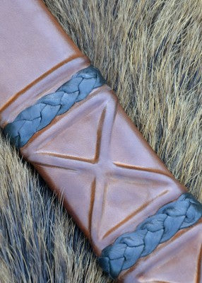 Épée viking à pommeau cinq lobes, Xᵉ siècle – SK-B, métal gris, cuir brun, détail motif en relief sur fourreau, GN et LARP