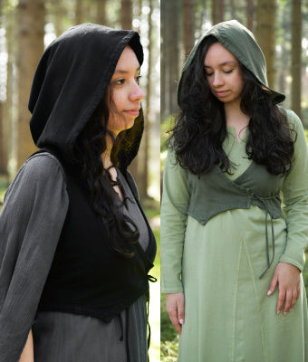 Gilet à capuche Nalen en 2 coloris, noir et vert foncé, porté sur robe pour reconstitution, GN ou LARP