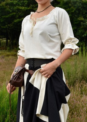 Jupe bicolore noir et naturel en coton, détail de la taille et du tombé avec poche intérieure visible