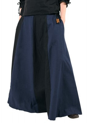 Jupe bicolore noir et bleu en coton, vue de face avec poches discrètes pour GN, LARP ou reconstitution