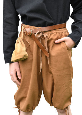 Pantalon court Jonte pour enfant en coton marron, porté avec ceinture et poche pour reconstitution, GN ou LARP enfant