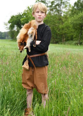 Pantalon court Jonte pour enfant en coton marron, porté en extérieur avec bas ajustés pour reconstitution, GN ou LARP enfant
