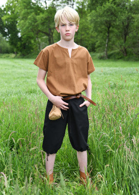 Pantalon court Jonte pour enfant en coton noir, porté en extérieur avec bas ajustés pour reconstitution, GN ou LARP enfant