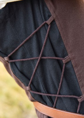 Détail du laçage latéral sur robe sans manches Jarle brun, cordons croisés et panneaux contrastés