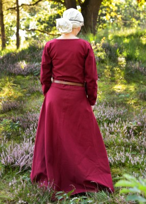 Vue arrière de la robe Afra bordeaux avec jupe évasée et ceinture pour reconstitution historique, GN et LARP