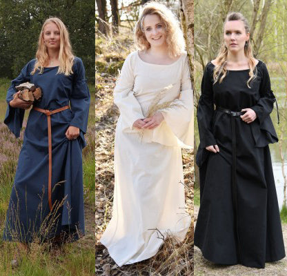Robe Burglinde présentée en trois coloris bleu, blanc et noir pour reconstitution historique, GN et LARP