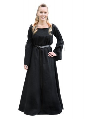 Robe Burglinde noire à manches trompette sur fond clair pour reconstitution historique, GN et LARP