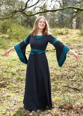 Robe bliaut Constance bleu foncé et bleu vue de face, avec ceinture et manches contrastées pour reconstitution, GN ou LARP