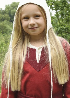 Robe viking Solveig pour enfant en coton rouge/bordeaux, portrait en extérieur avec capuche, pour reconstitution, GN et LARP enfant