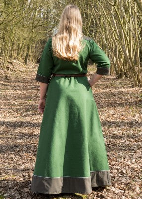 Détail de la poche discrète intégrée dans la couture latérale de la robe Gesine verte