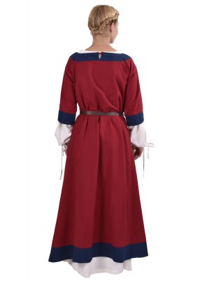 Vue arrière de la robe Gudrun rouge et bleu sur fond clair pour reconstitution historique, GN et LARP