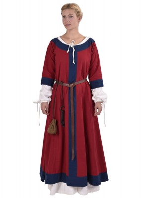 Robe Gudrun rouge et bleu de face sur fond clair pour reconstitution historique, GN et LARP