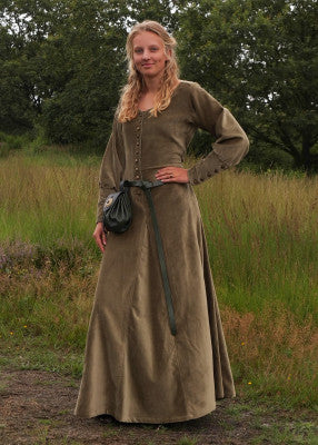 Robe cotehardie Isabell verte en velours, portée en extérieur avec ceinture et aumônière pour reconstitution historique, GN et LARP