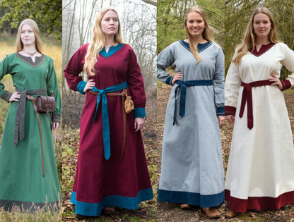 Robe viking Jona en coton canvas, aperçu des 4 coloris vert, bordeaux, bleu gris et naturel pour reconstitution, GN et LARP