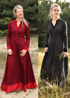Robe médiévale Meira – comparatif noir et rouge vin – vue de face portée des deux versions, laçage ventre et ourlets velours
