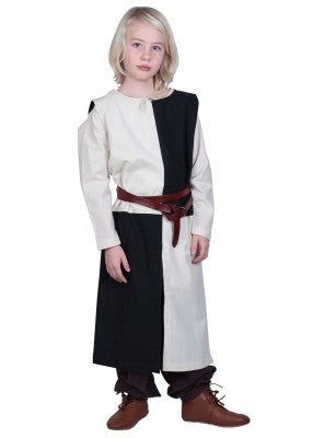 Tabard bicolore pour enfant en coton blanc-noir, présenté de face sur fond clair avec ceinture pour reconstitution, GN ou LARP