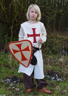 Tabard templier Alexander pour enfant en coton naturel, porté de face avec bouclier pour reconstitution, GN ou LARP enfant