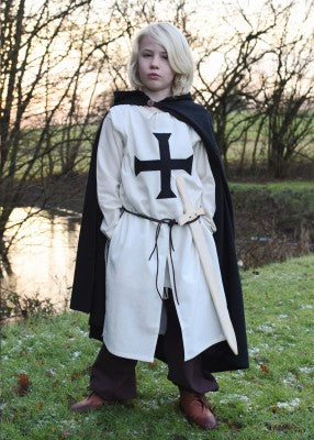 Tabard de l’Ordre teutonique pour enfant en coton blanc et noir, porté de face avec cape pour reconstitution, GN ou LARP enfant