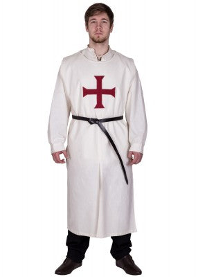 Tabard templier en coton naturel et rouge, présenté de face sur fond clair pour reconstitution historique, GN ou LARP