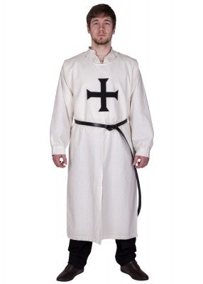 Tabard blanc de l’Ordre teutonique avec croix noire porté sur tunique claire pour reconstitution, GN et LARP