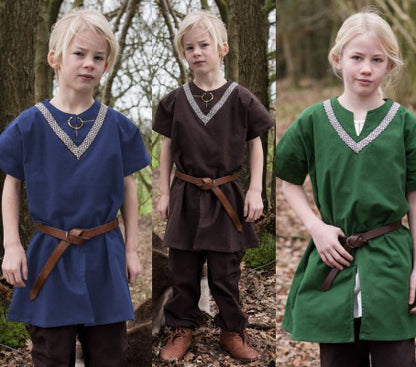 Tunique Ailrik pour enfant en coton, aperçu des 3 coloris bleu, marron et vert avec bordure décorative pour reconstitution, GN et LARP