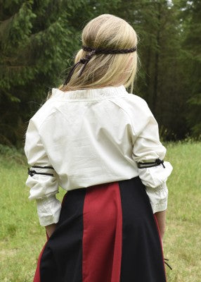 Tunique Helena pour enfant en coton blanc, portée de dos en extérieur avec poignets élastiqués pour reconstitution, GN ou LARP enfant