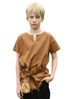 Tunique Linus à manches courtes pour enfant en coton marron, présentée de face avec bourse pour reconstitution, GN ou LARP enfant