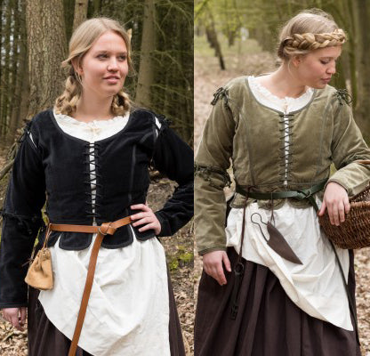 Veste-corsage Griselda en velours noir et vert, vue des deux coloris portés sur robe médiévale